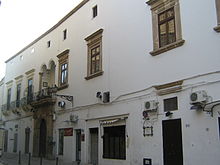 https://upload.wikimedia.org/wikipedia/commons/thumb/d/dd/Palazzo_Pirelli_Gallipoli.jpg/220px-Palazzo_Pirelli_Gallipoli.jpg